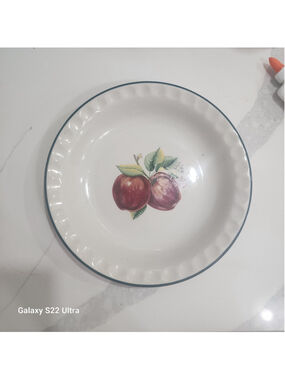 Apple Pie Plate, 11" Scalloped Rim White Stoneware. Great Condition